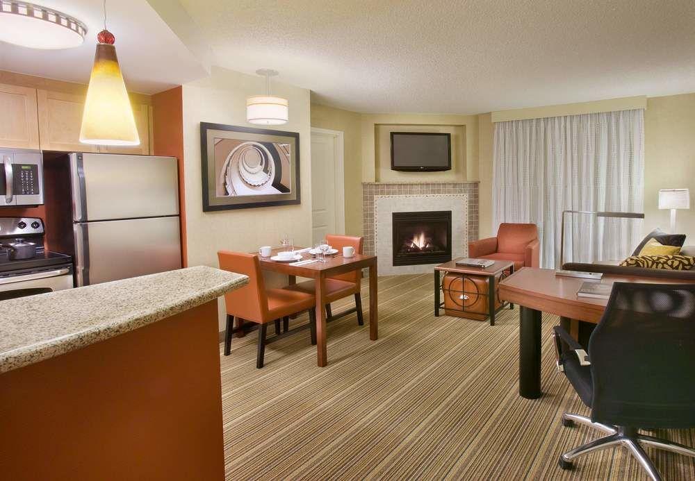 Residence Inn By Marriott Calgary Airport Exterior foto
