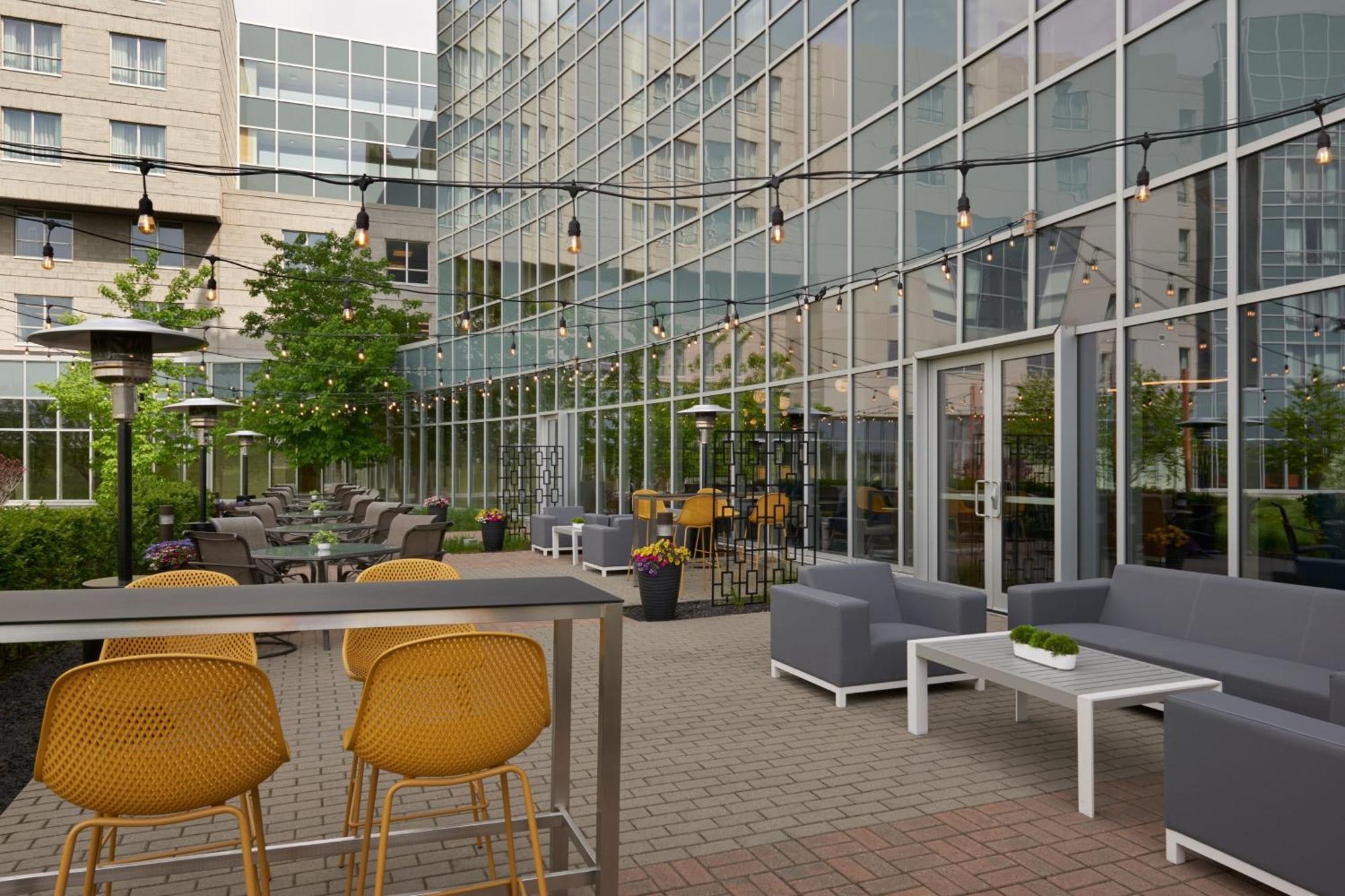 Residence Inn By Marriott Calgary Airport Exterior foto