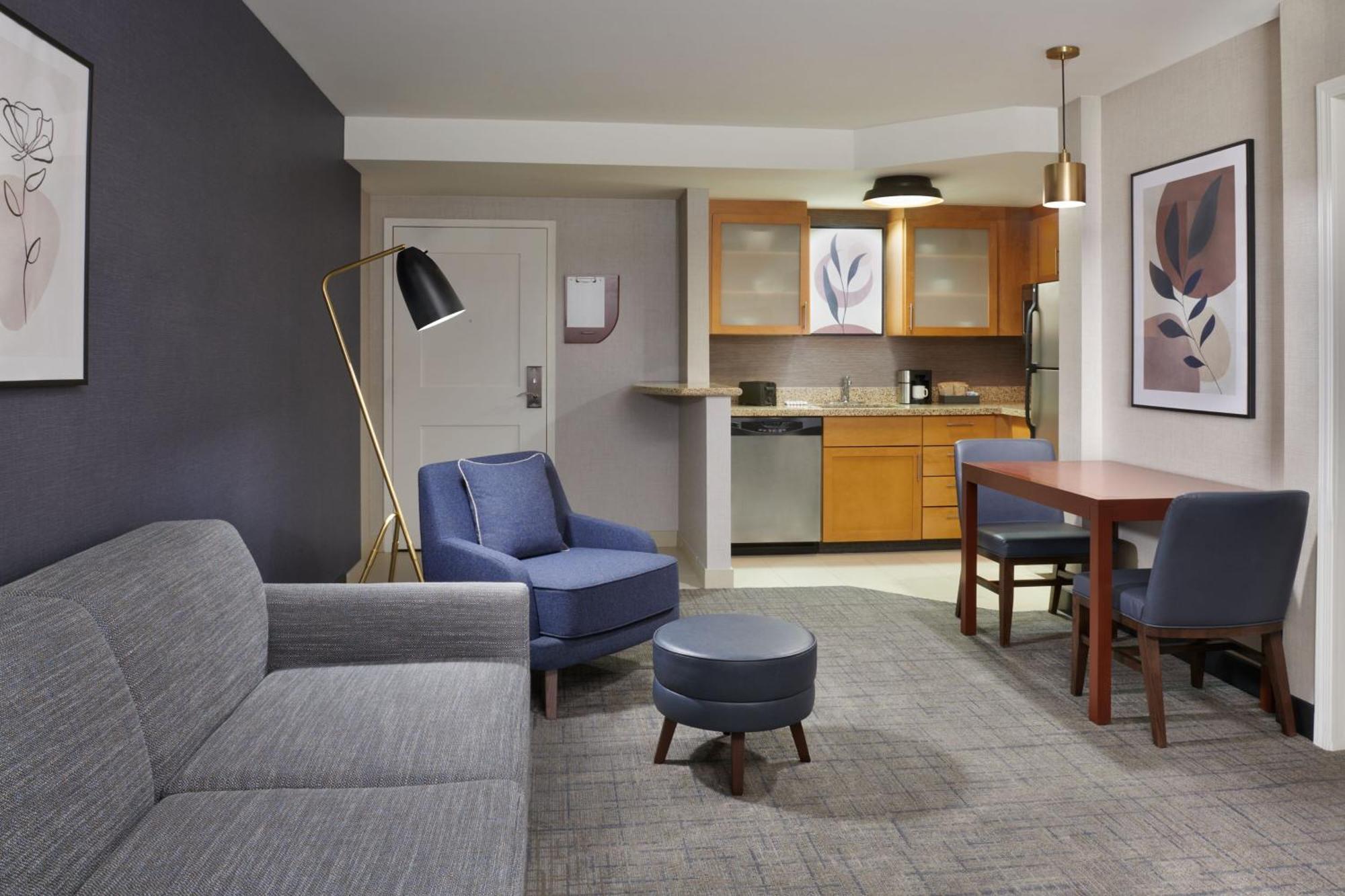 Residence Inn By Marriott Calgary Airport Exterior foto